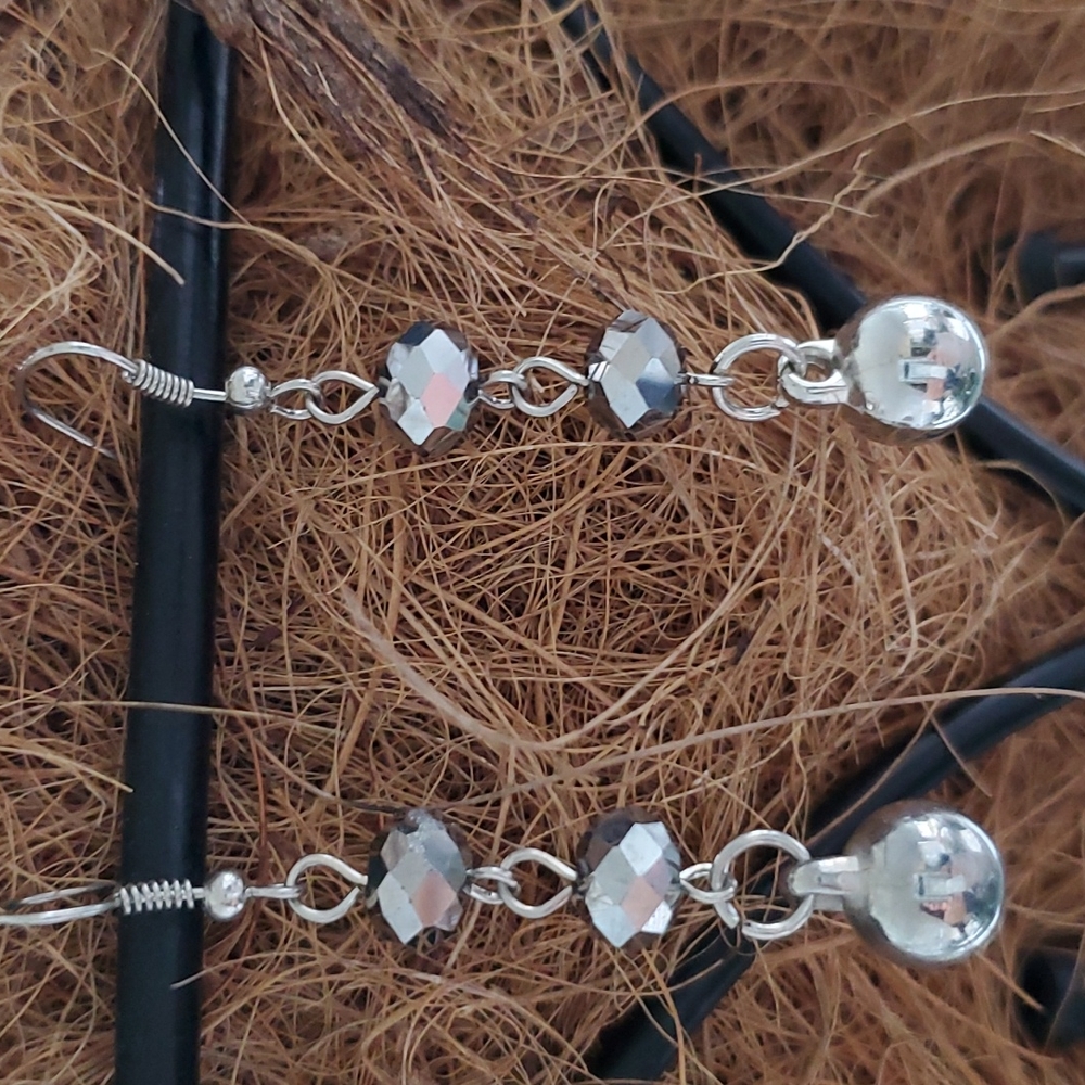 Earrings - Picture 2 of 3